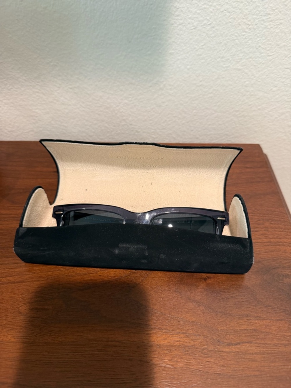 Oliver Peoples Black Frame polarized Sunglasses - Picture 4 of 5